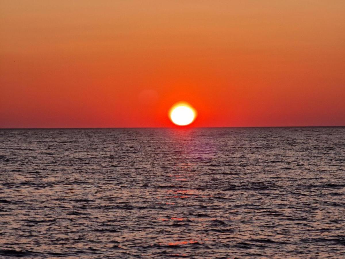 5 Meters From The Sea With Private Beach - 70M2 Colibri Sunset Apartments สเวติ เปตาร์ ภายนอก รูปภาพ